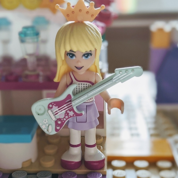 Meet the Posher - Noelle - Picture 1 of 1